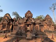 バンテアイスレイは赤い遺跡と周りの緑が美しい