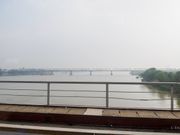 ホー河を渡りハノイ北郊へ