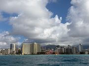 普段沖から見ることは少ないワイキキビーチを眺めながら釣り