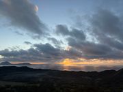 残念ながら、雲が出てきてしまって朝日は見れなかった