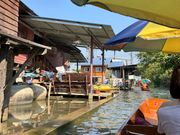 ダムヌンサドアク水上マーケット