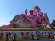 ピンクガネーシャ像