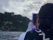 恋人岬を下から眺める