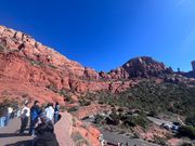 快晴のセドナは2月でも暖かい