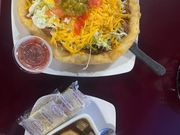 ナバホ族のおすすめ料理をまるパクリのオーダー。生タマネギがいいアクセント