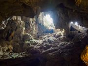 ティエンクン洞窟を見出した洞穴