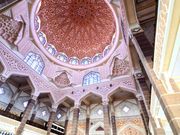 ピンクモスク内