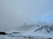 山頂到着時は霰のような雪