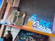コナ散策で、アイス屋さん