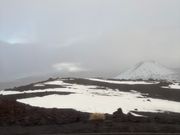 山頂までの途中は雪が降っていた