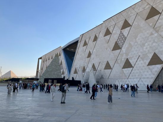 大エジプト博物館とピラミッド