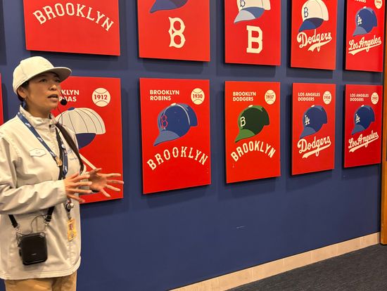 帽子の色にもドジャースの今までの変遷が伺える