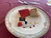 デザート(紅茶のシフォンと苺のムース)