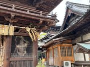 石手寺山門の横