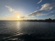 太陽が沈むのを眺めながら進む