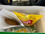 ランチ(SUBWAY)、水1本ももらえます