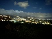 入場前の待機場所(日の出前で真っ暗)