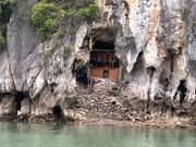 ハロン湾の神社