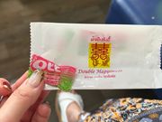 凍らせたおてふきとキャンディ（メークロン市場）