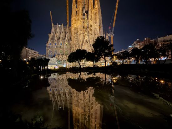 夜のバルセロナを歩いて、美味しいものを食べて、美しい景色を堪能しました。