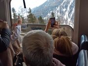 ベルニナ鉄道車両内はぎゅうぎゅう
