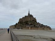 離れたところから見るモン・サン・ミシェル