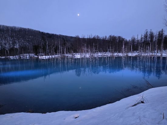 青い池