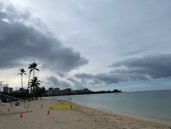 広々とした環境でサーフィン体験