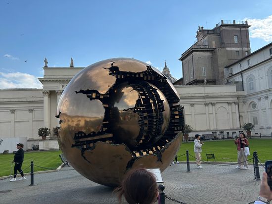 尖塔の球と同じ大きさ！