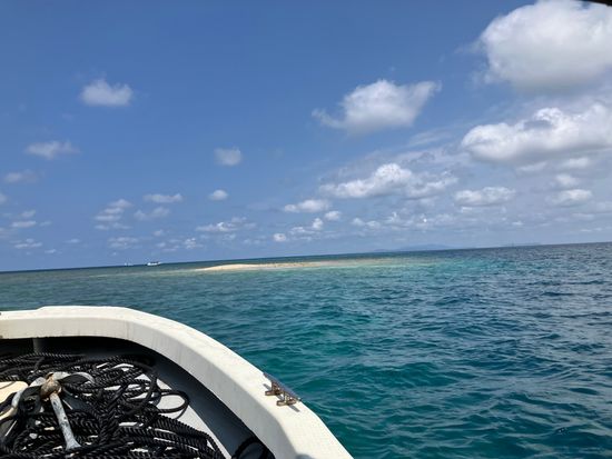 バラス島に上陸できました