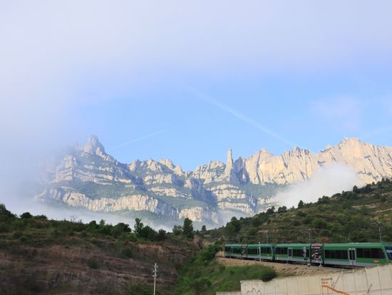途中から急角度になる登山鉄道