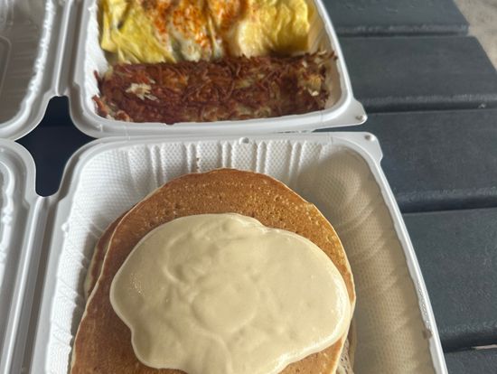 味はとっても美味しい
もちもちしたパンケーキとカラムーチョのようなポテトがハマります