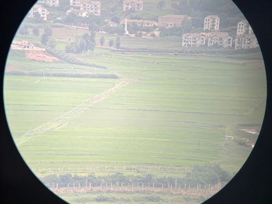 望遠鏡から北朝鮮の生活が見えました