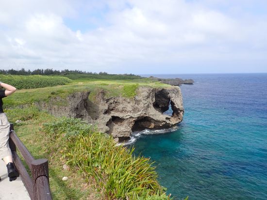 美ら海水族館観光バスツアー 古宇利島＋御菓子御殿＋ナゴパイナップル