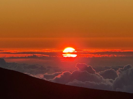 マウナケア山頂夕陽と星空観測ツアー ガイド撮影の一眼カメラ写真を