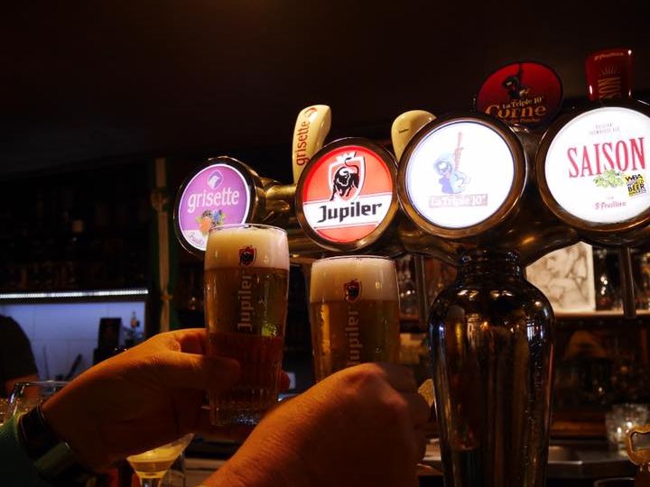 8種類のビールを試飲 ベルギーのパブ巡り＜英語／ブリュッセル発