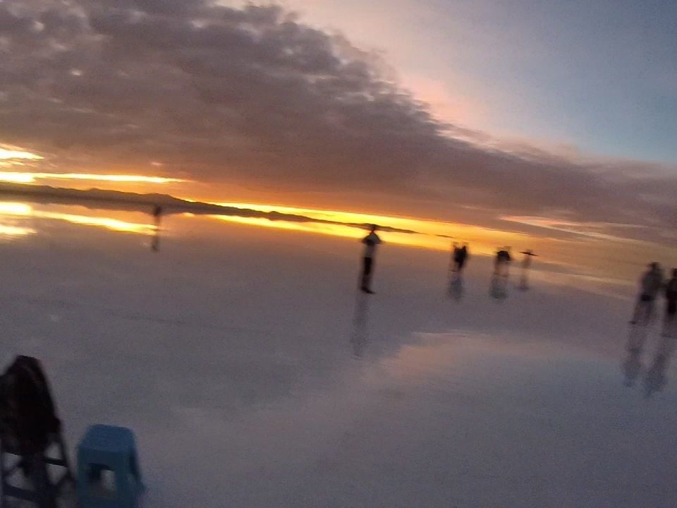 ウユニ塩湖＆夕日観賞ツアー＜12～4月／日本語アシスタント／昼食付