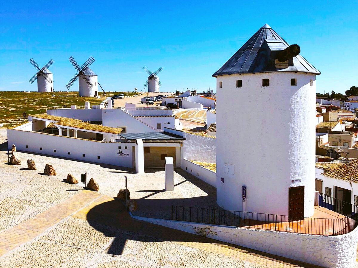 世界遺産クエンカ＆ラ・マンチャの風車 1日観光ツアー ＜貸切／英語