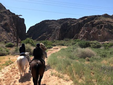 乗馬体験ツアー アメリカンブレックファースト＆アメリカ西部の荒野を