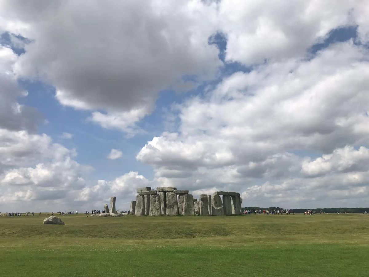 世界遺産:ストーンヘッジの現地発売の日本語版ガイドブック Amazon | Stonehenge [Japanese Edition] (ストーンヘンジと周辺