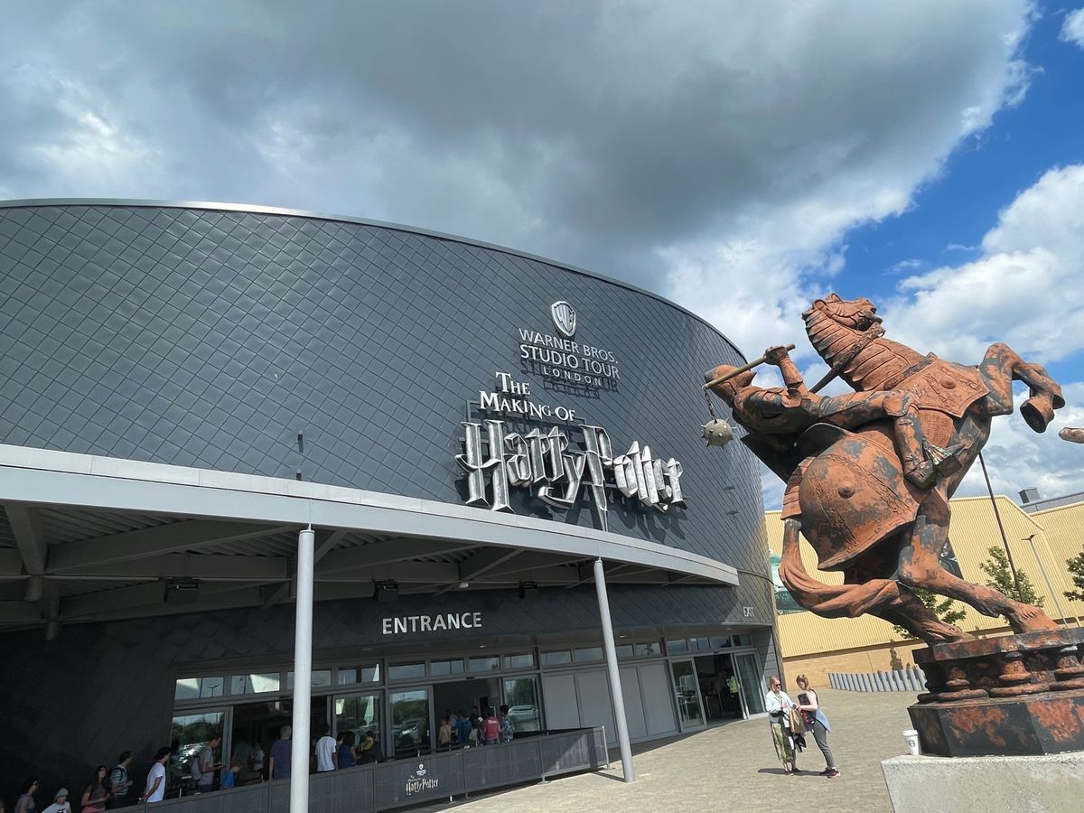 ボウブルックスタジオ 　橋の上のハリネズミ達 英国製 ボウブルックスタジオ 橋の上のハリネズミ達 英国製