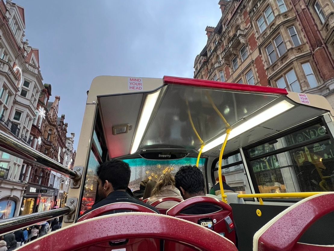 乗り降り自由なオープン・トップバスで自由に観光！ビッグ・バス