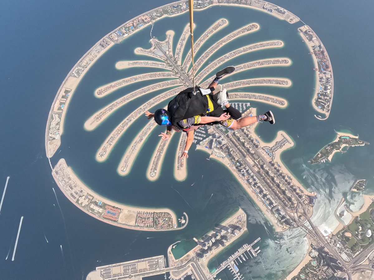 ドバイ スカイダイビング 高度4,000mからダイブ☆写真＆ビデオ撮影