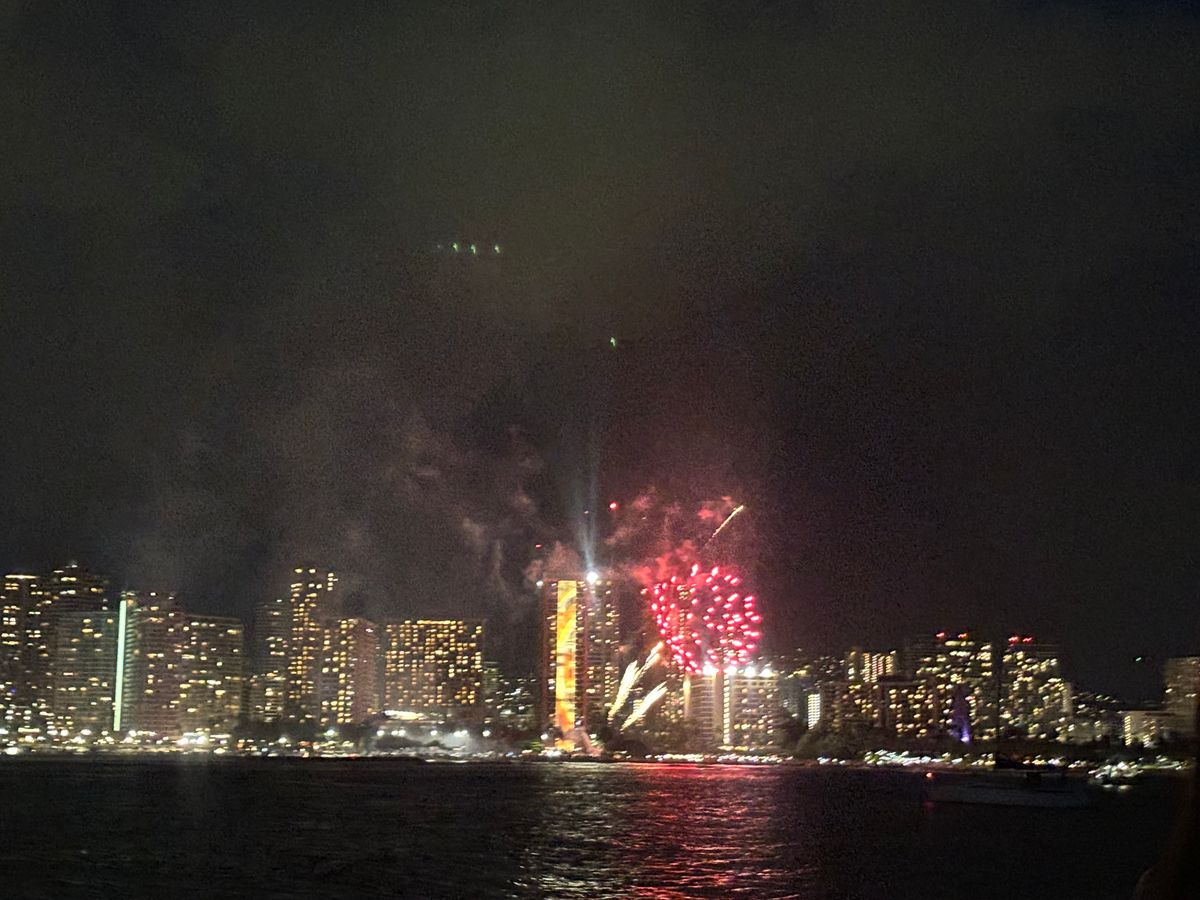 花火鑑賞セーリング マカニ・カタマラン号 嬉しいドリンク付き