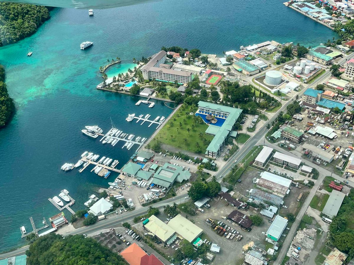 セスナ遊覧飛行 贅沢な空中散歩でパラオを空から楽しもう 選べる セスナ遊覧飛行 贅沢な空中散歩でパラオを空から楽しもう 選べる