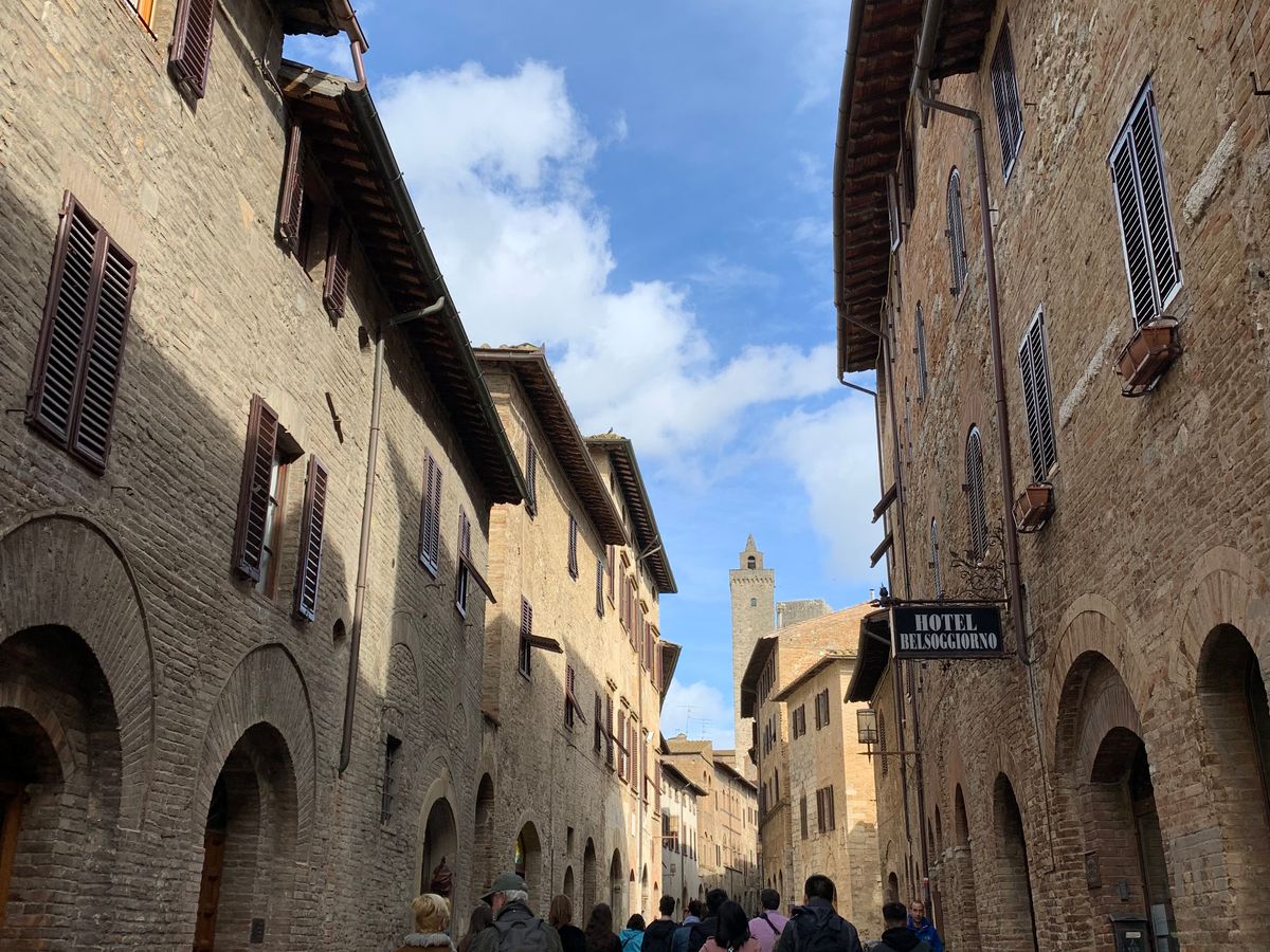 トスカーナ満喫1日ツアー チェルタルド＆モンテリッジョーニ 中世の村