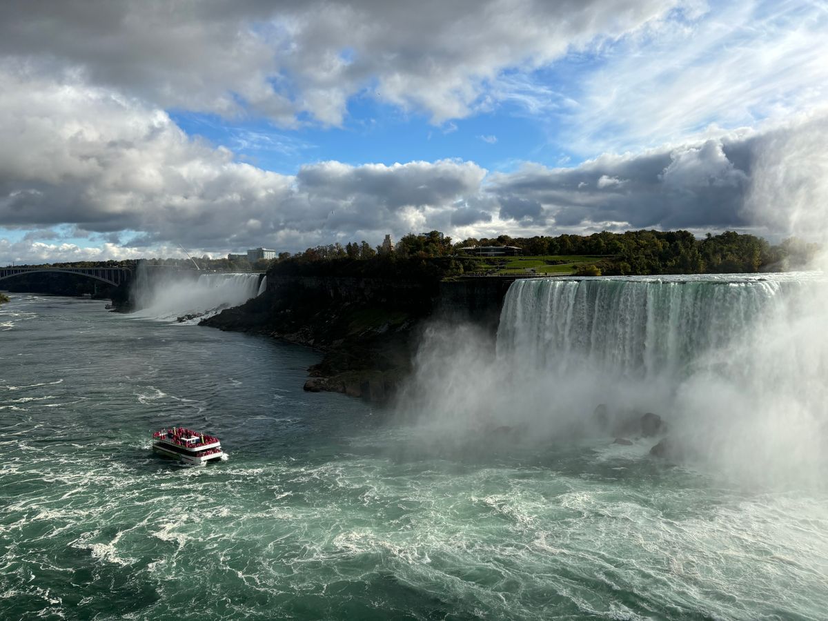 ナイアガラの滝 日帰りツアー ナイアガラの滝クルーズ＆ナイアガラ