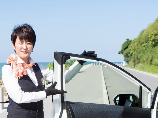 Private Taxi Charter – Explore Churaumi Aquarium, Sefa-utaki & Kouri Island