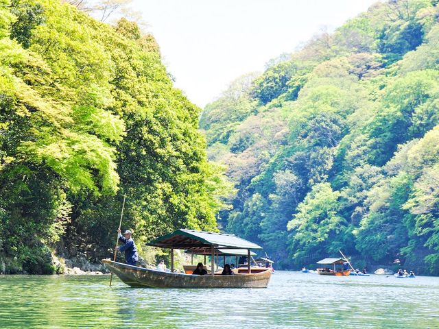 Kyoto Arashiyama Private Yakatabune: Elegant Boat Ride to Enjoy Seasonal Scenery