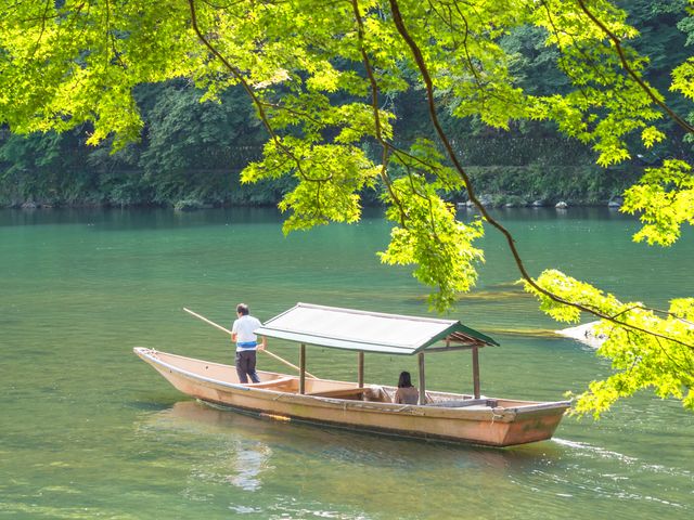 Private Arashiyama Yakatabune River Cruise with Sukiyaki or Shabu-Shabu Meal